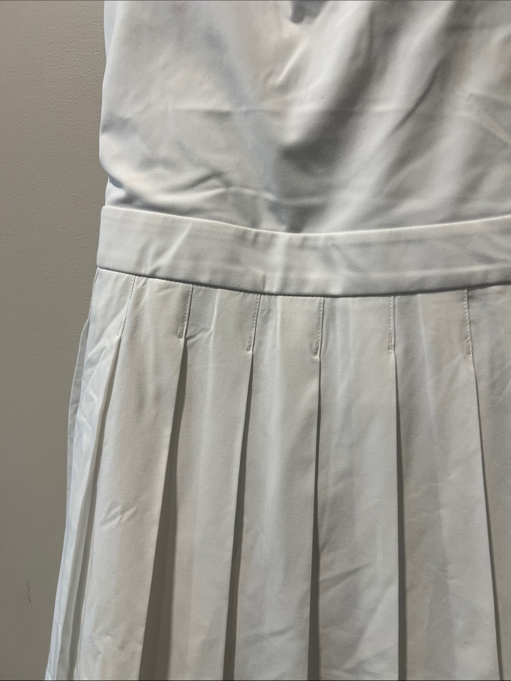 Vuori Performance Tennis Dress White Open Back Built-In Shorts Size Large DL1 - Picture 5 of 15